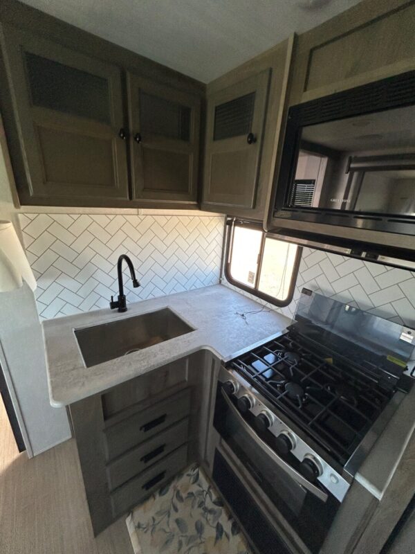 2021 Forest River Surveyor Legend 296QBLE - Image 36
