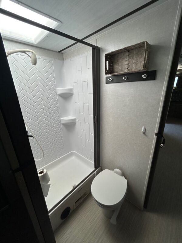 2021 Forest River Surveyor Legend 296QBLE - Image 39