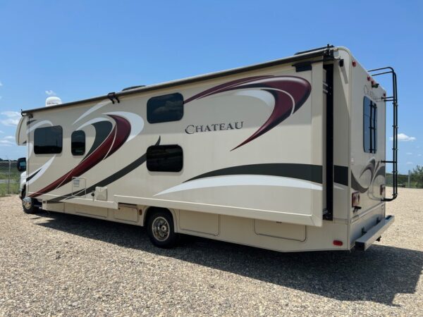 2015 Thor Chateau 31E - Image 5