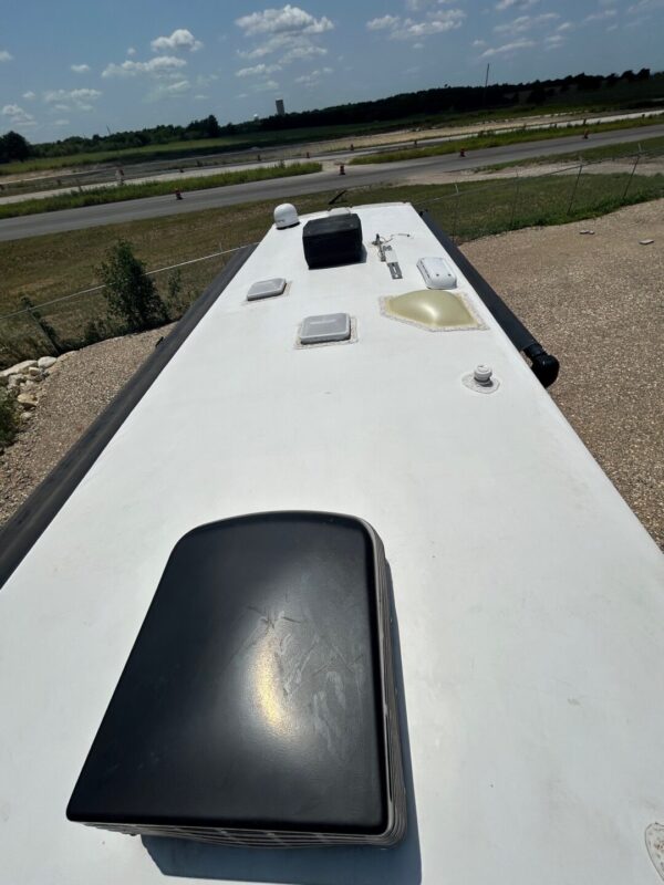 2015 Thor Chateau 31E - Image 8
