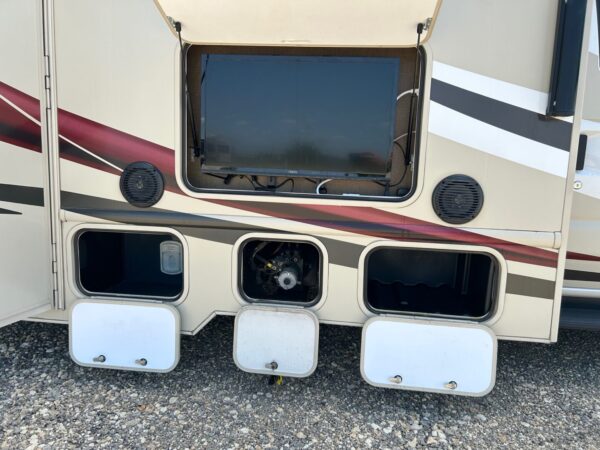 2015 Thor Chateau 31E - Image 10