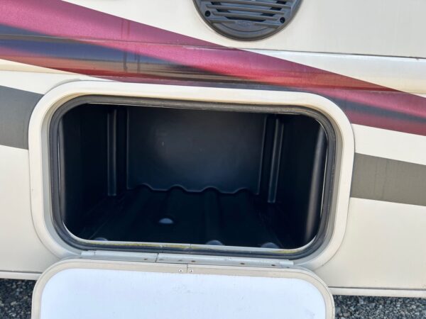 2015 Thor Chateau 31E - Image 11