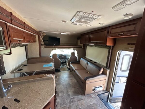 2015 Thor Chateau 31E - Image 26