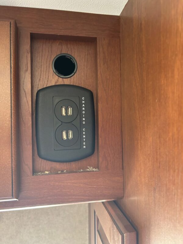 2015 Thor Chateau 31E - Image 29