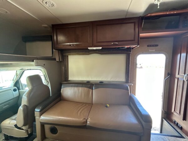 2015 Thor Chateau 31E - Image 33