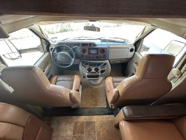 2015 Thor Chateau 31E - Image 34