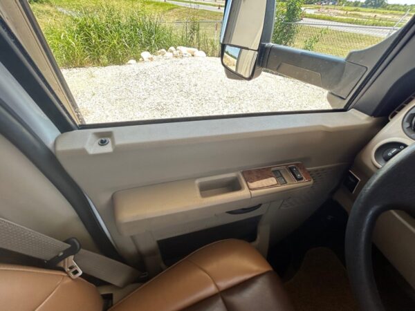 2015 Thor Chateau 31E - Image 40