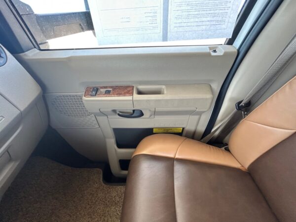 2015 Thor Chateau 31E - Image 41