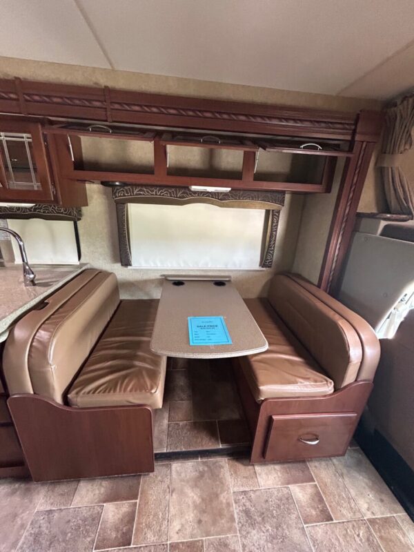 2015 Thor Chateau 31E - Image 43