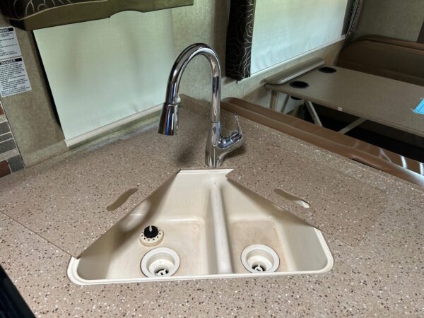 2015 Thor Chateau 31E - Image 44