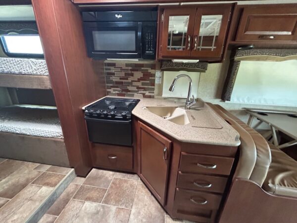 2015 Thor Chateau 31E - Image 45