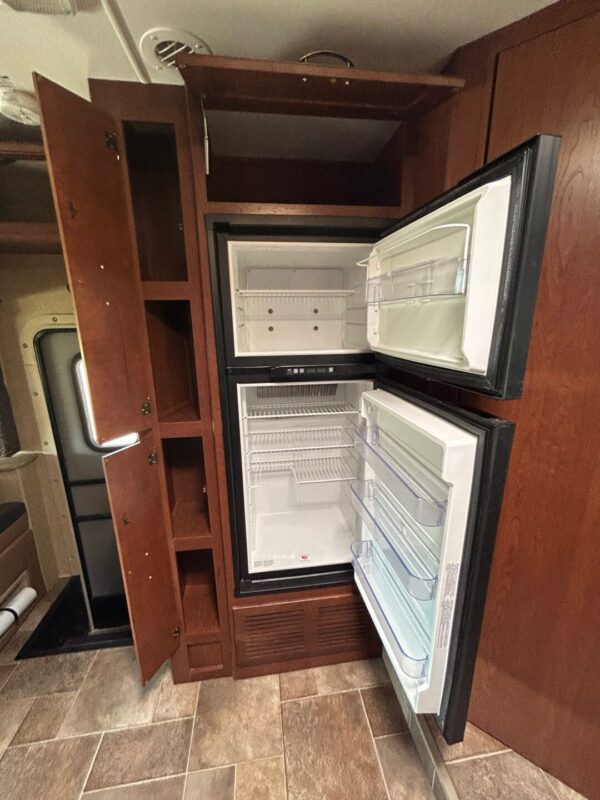 2015 Thor Chateau 31E - Image 52