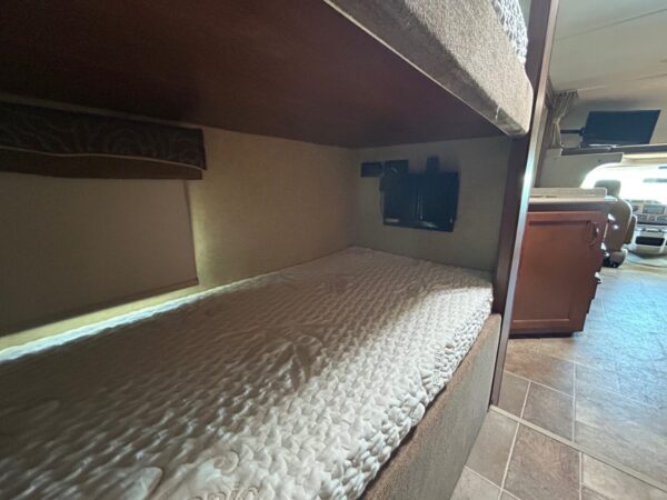 2015 Thor Chateau 31E - Image 55