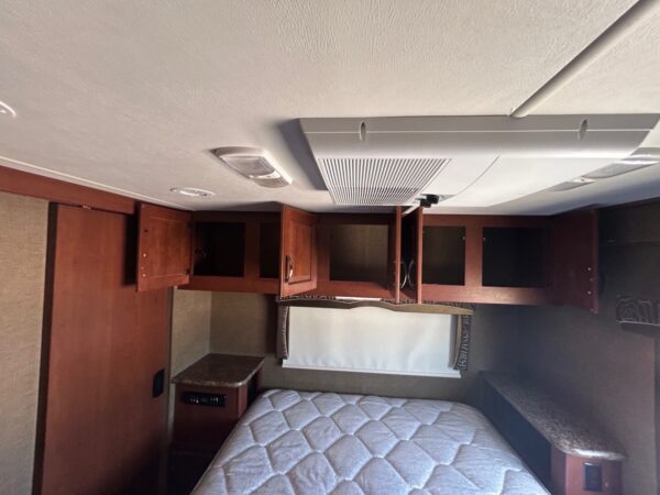 2015 Thor Chateau 31E - Image 64