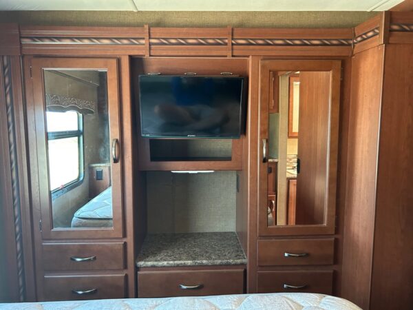 2015 Thor Chateau 31E - Image 67