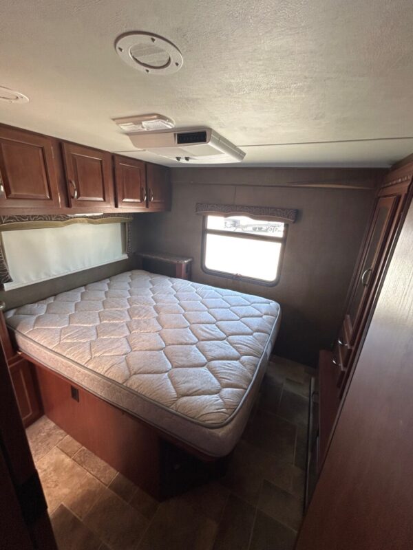 2015 Thor Chateau 31E - Image 69