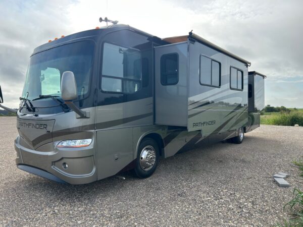 2009 Coachmen Pathfinder 405FK