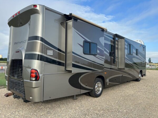 2009 Coachmen Pathfinder 405FK - Image 67