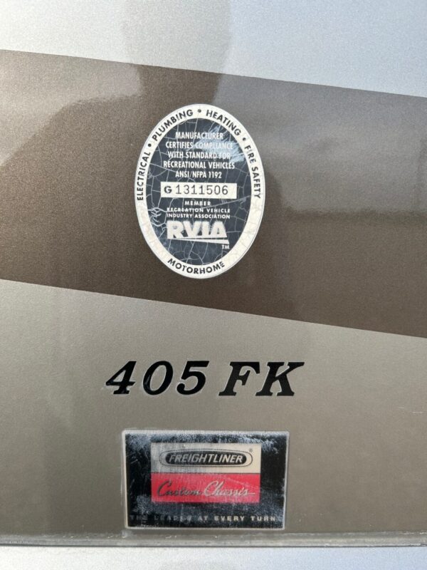 2009 Coachmen Pathfinder 405FK - Image 66