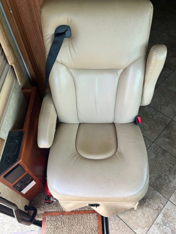 2009 Coachmen Pathfinder 405FK - Image 49