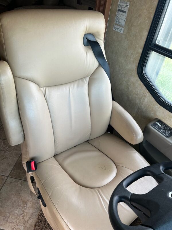 2009 Coachmen Pathfinder 405FK - Image 41
