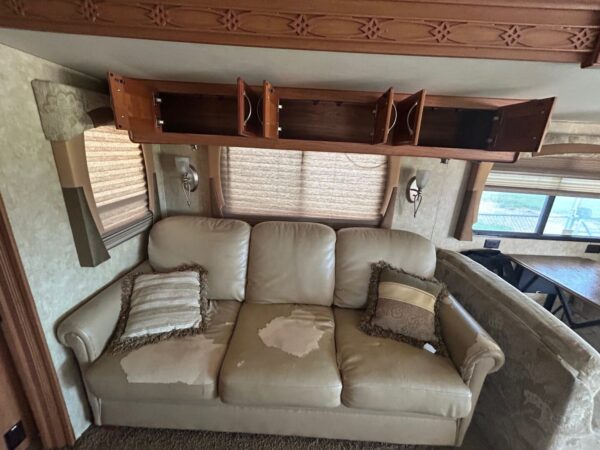2009 Coachmen Pathfinder 405FK - Image 43