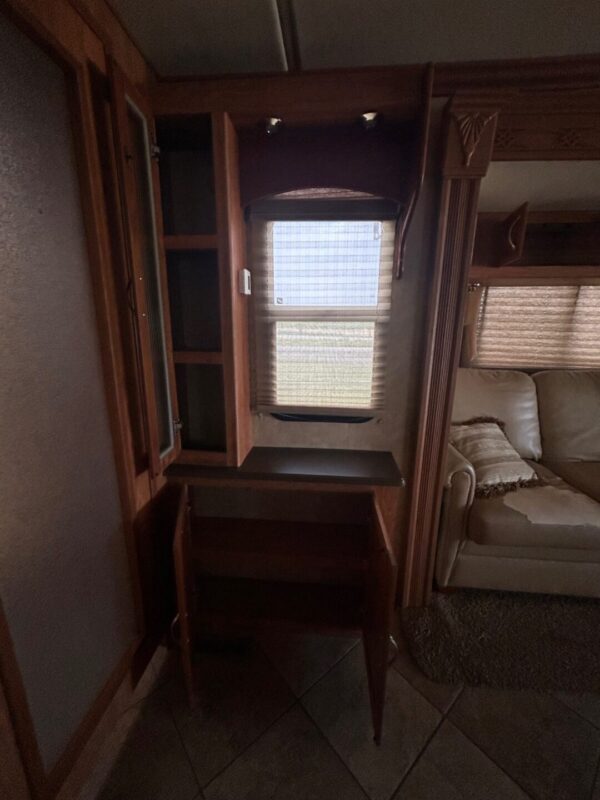 2009 Coachmen Pathfinder 405FK - Image 44