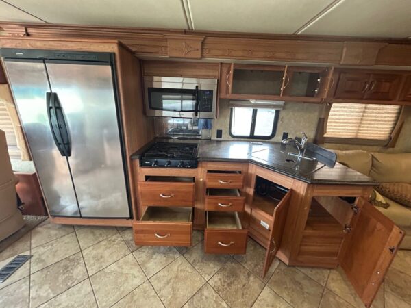 2009 Coachmen Pathfinder 405FK - Image 39