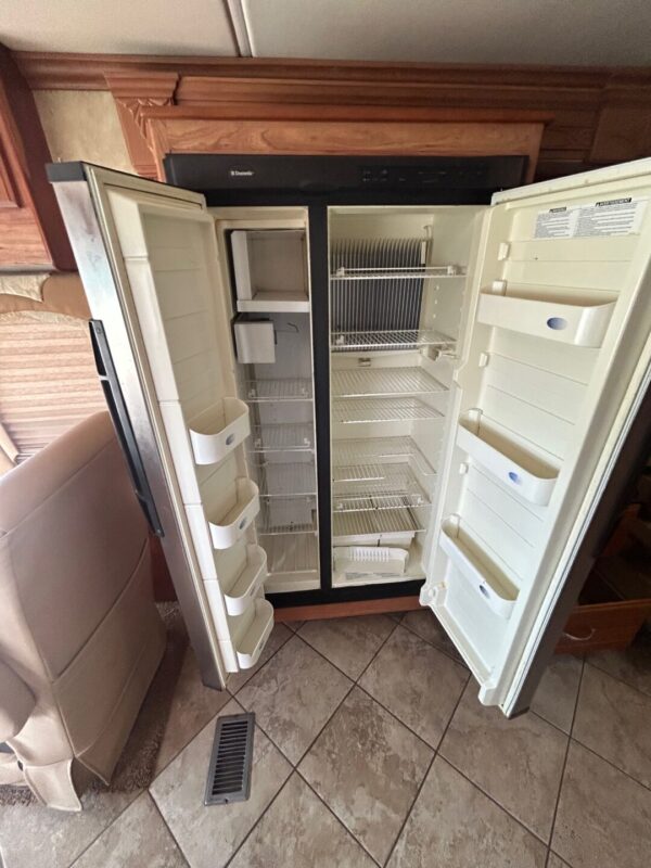 2009 Coachmen Pathfinder 405FK - Image 38
