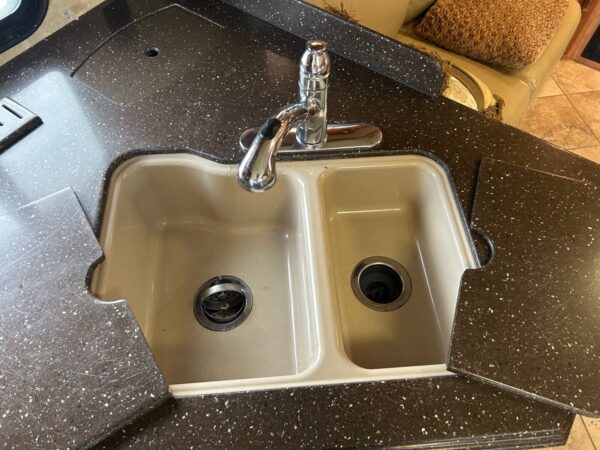 2009 Coachmen Pathfinder 405FK - Image 35