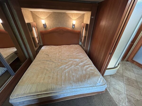 2009 Coachmen Pathfinder 405FK - Image 20