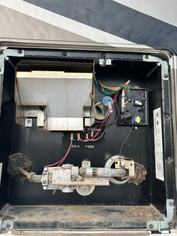 2009 Coachmen Pathfinder 405FK - Image 14