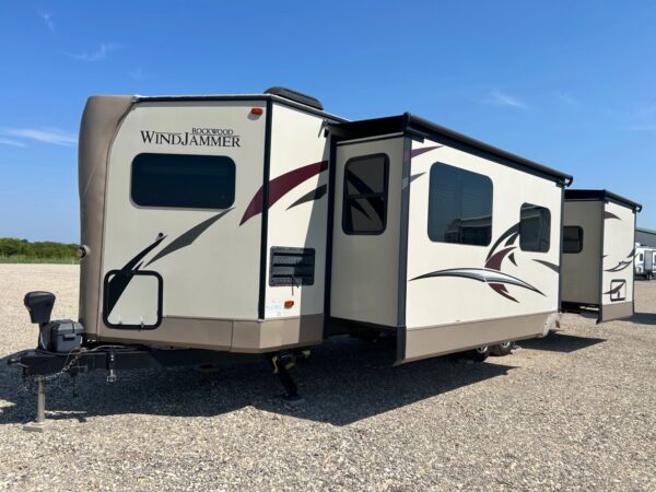 2018 FOREST RIVER ROCKWOOD WINDJAMMER 3008W - Image 3