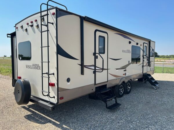 2018 FOREST RIVER ROCKWOOD WINDJAMMER 3008W - Image 6