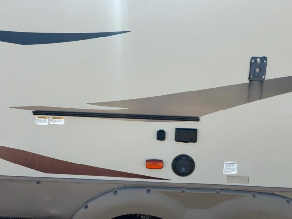 2018 FOREST RIVER ROCKWOOD WINDJAMMER 3008W - Image 15