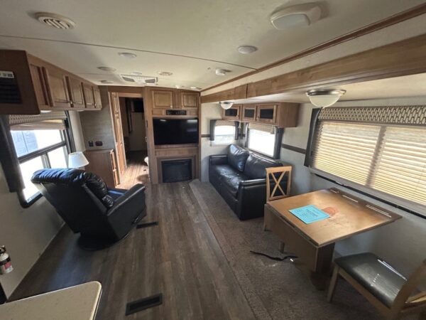2018 FOREST RIVER ROCKWOOD WINDJAMMER 3008W - Image 21