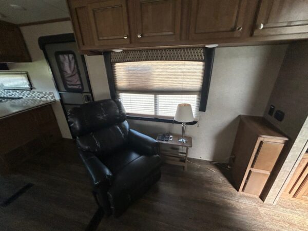 2018 FOREST RIVER ROCKWOOD WINDJAMMER 3008W - Image 25