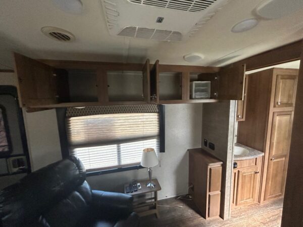 2018 FOREST RIVER ROCKWOOD WINDJAMMER 3008W - Image 26