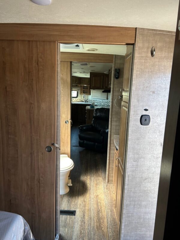 2018 FOREST RIVER ROCKWOOD WINDJAMMER 3008W - Image 37