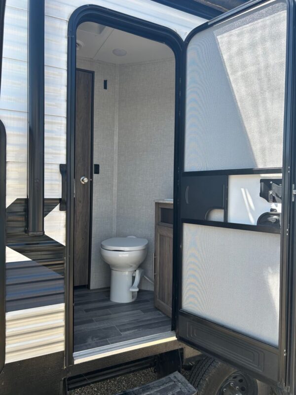 2023 Crossroads Zinger 331BH - Image 20