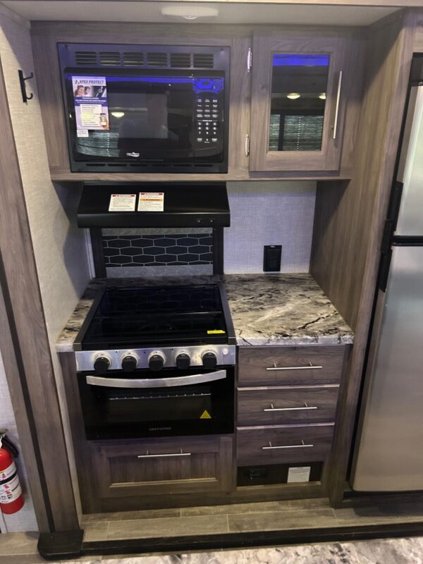 2023 Crossroads Zinger 331BH - Image 22