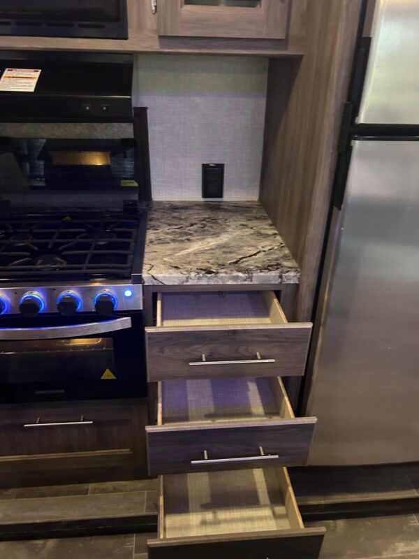 2023 Crossroads Zinger 331BH - Image 25