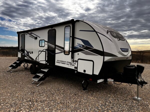 2024 Forest River Cherokee Alpha Wolf 23DBH-L | Heart of Texas RV Pros