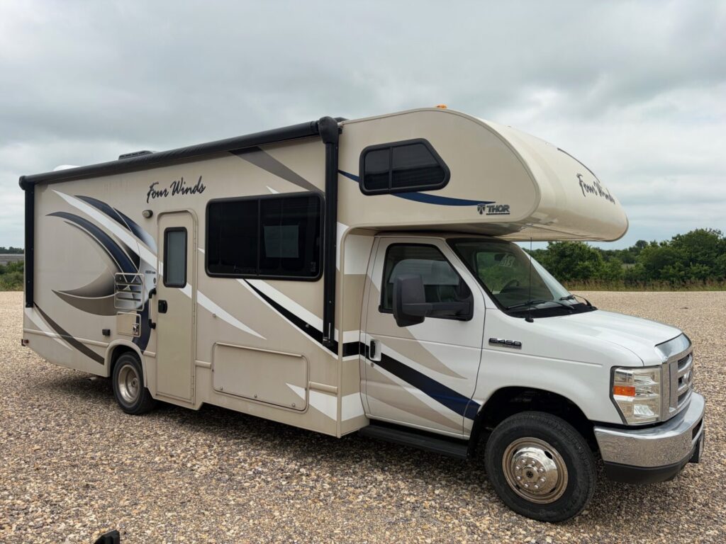 2017 Thor Motor Coach Four Winds 26B